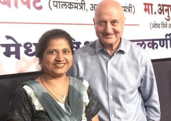 Shayra Banu, Anupam Kher win Pramod Mahajan Smriti Award 2017
