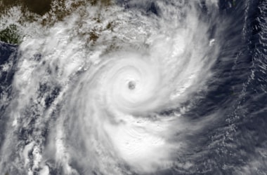 Cyclonic storm Mora hits Bengal bay