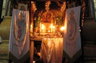 Archeologists reach original rock surface where Christ’s body was laid.